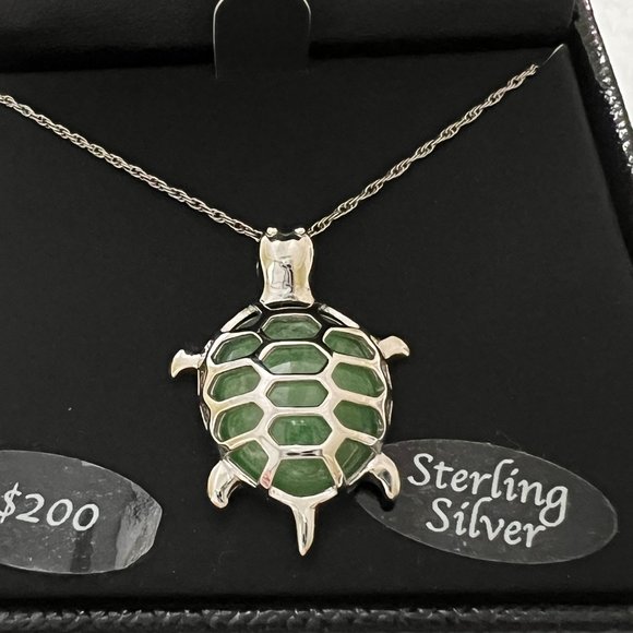 NIB Macys Sterling Silver Dyed Jade Turtle Pendant 18 inch Necklace - Picture 3 of 12